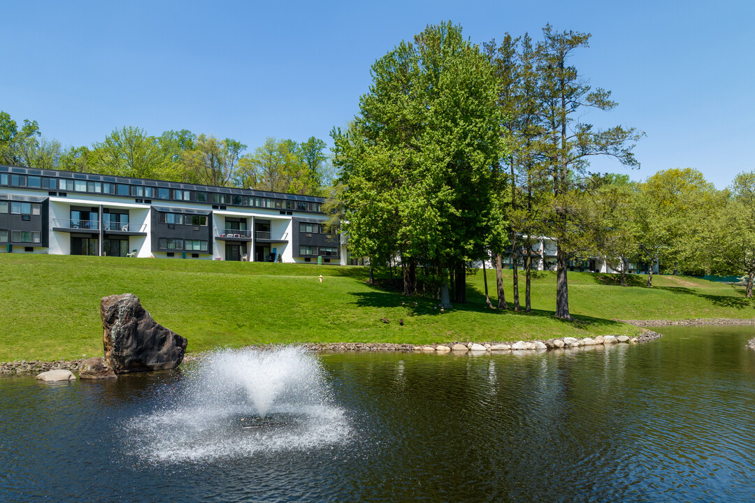 Whitewood Pond Apartments in North Haven, CT - Building Photo