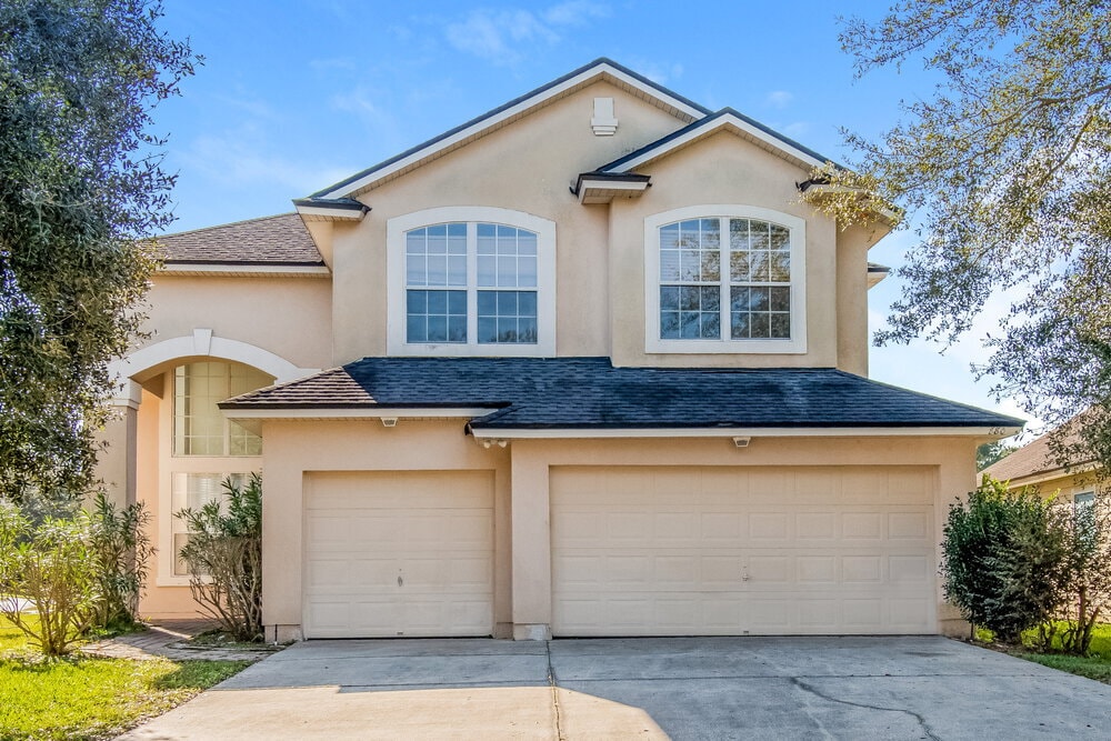 880 Thoroughbred Dr in Orange Park, FL - Foto de edificio