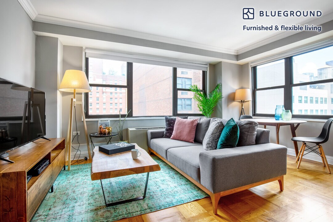 141 E 33rd St in New York, NY - Building Photo