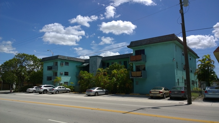 Turf Point Properties in Hialeah, FL - Building Photo