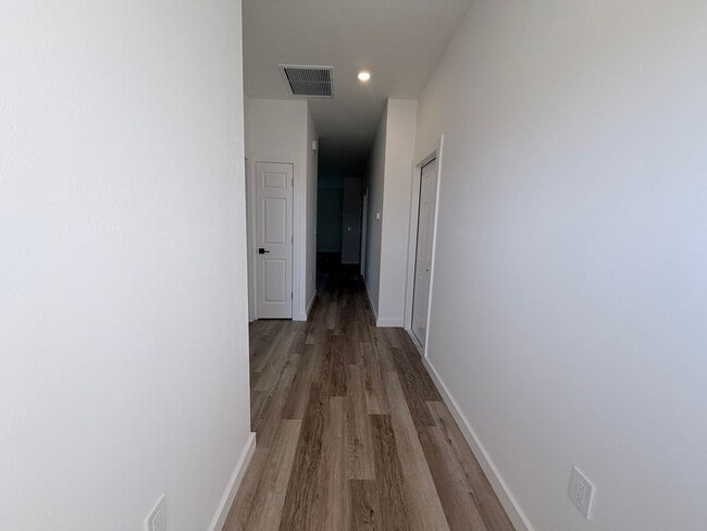 5064-5066 Jones Dr in Lehigh Acres, FL - Building Photo - Building Photo