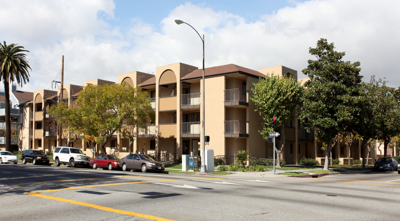 Beachwood Apartments in Long Beach, CA - Building Photo