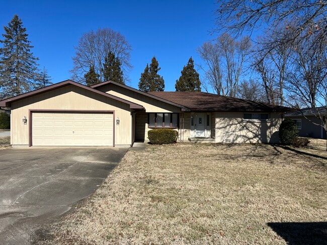 property at 6600 E Oak St