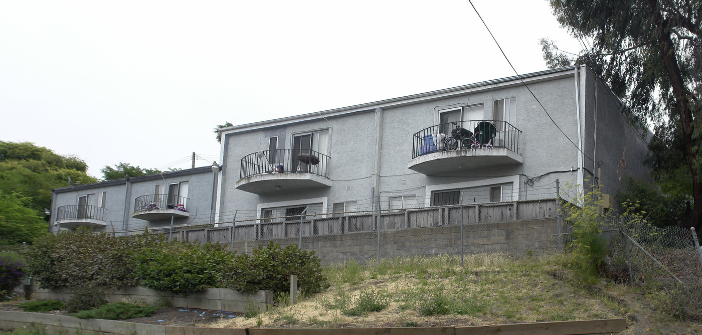 Wallace Street Apartments in Oakland, CA - Building Photo