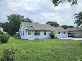 701 18th Ave N in Texas City, TX - Building Photo