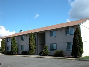 Midland Crest Apartments in Tacoma, WA - Building Photo - Building Photo