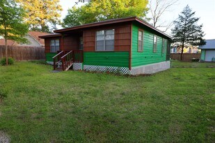 21702 E Memorial Dr in Porter, TX - Building Photo