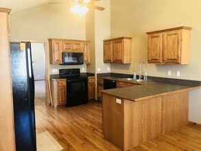 1410 Meadowbrooke Ln in Junction City, KS - Building Photo - Building Photo