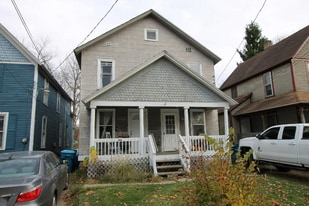 823 Oakland Dr in Kalamazoo, MI - Building Photo