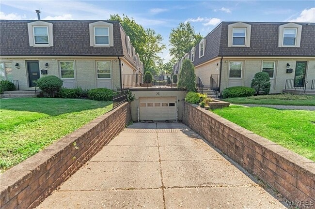 32 Bernhardt Dr
