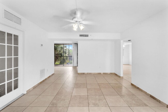 8540 SW 133rd Avenue Rd, Unit 312 in Miami, FL - Foto de edificio - Building Photo