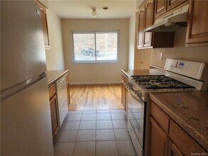 18 Pavilion Ridge Way-Unit -7 in Suffern, NY - Foto de edificio - Building Photo