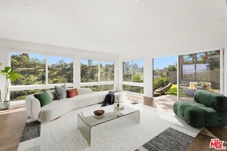 2204 Ridgemont Dr in Los Angeles, CA - Building Photo - Building Photo