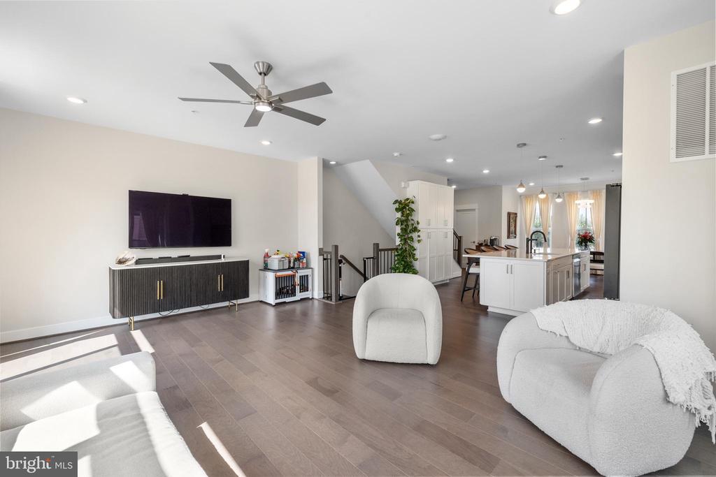23158 Horseshoe Trl Sq in Brambleton, VA - Building Photo