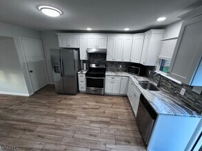 30 Martin St in Franklin Township, NJ - Building Photo - Building Photo