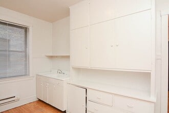 1028 Dempster St in Chicago, IL - Foto de edificio - Building Photo