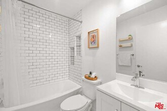 1125 Pico Blvd, Unit 2 in Santa Monica, CA - Foto de edificio - Building Photo