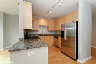 200 W Grand Ave, Unit 1301 in Chicago, IL - Building Photo - Building Photo