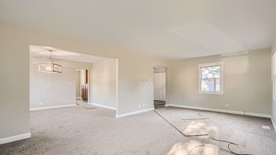 1129 Alden Ln in Buffalo Grove, IL - Building Photo - Building Photo