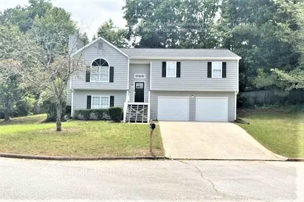 7305 Hunters Ridge Dr in Douglasville, GA - Building Photo