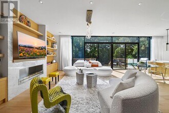 17 Nesbitt Dr in Toronto, ON - Building Photo - Building Photo