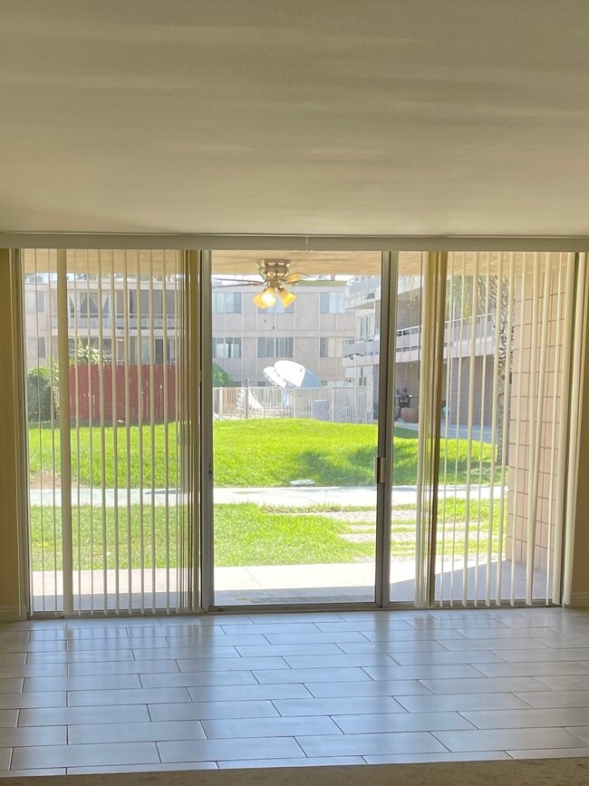 6979 Palm Ct, Unit J132 in Riverside, CA - Building Photo - Building Photo