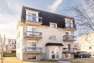 400 Robin Boul in Laval, QC - Building Photo
