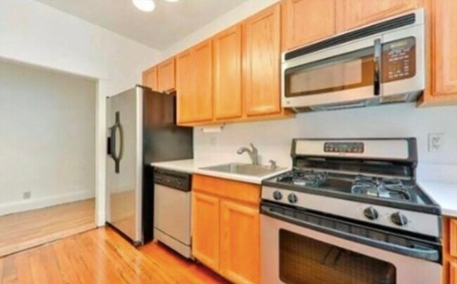 39 Mount Hood Rd, Unit 3 in Boston, MA - Building Photo - Building Photo