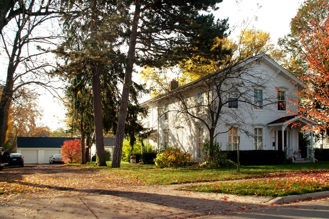 501 W 3rd St in Rochester, MI - Foto de edificio - Building Photo