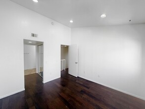 3941 Nobel Dr in San Diego, CA - Building Photo - Building Photo