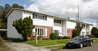 3403-3409 SE Cora Dr in Portland, OR - Building Photo