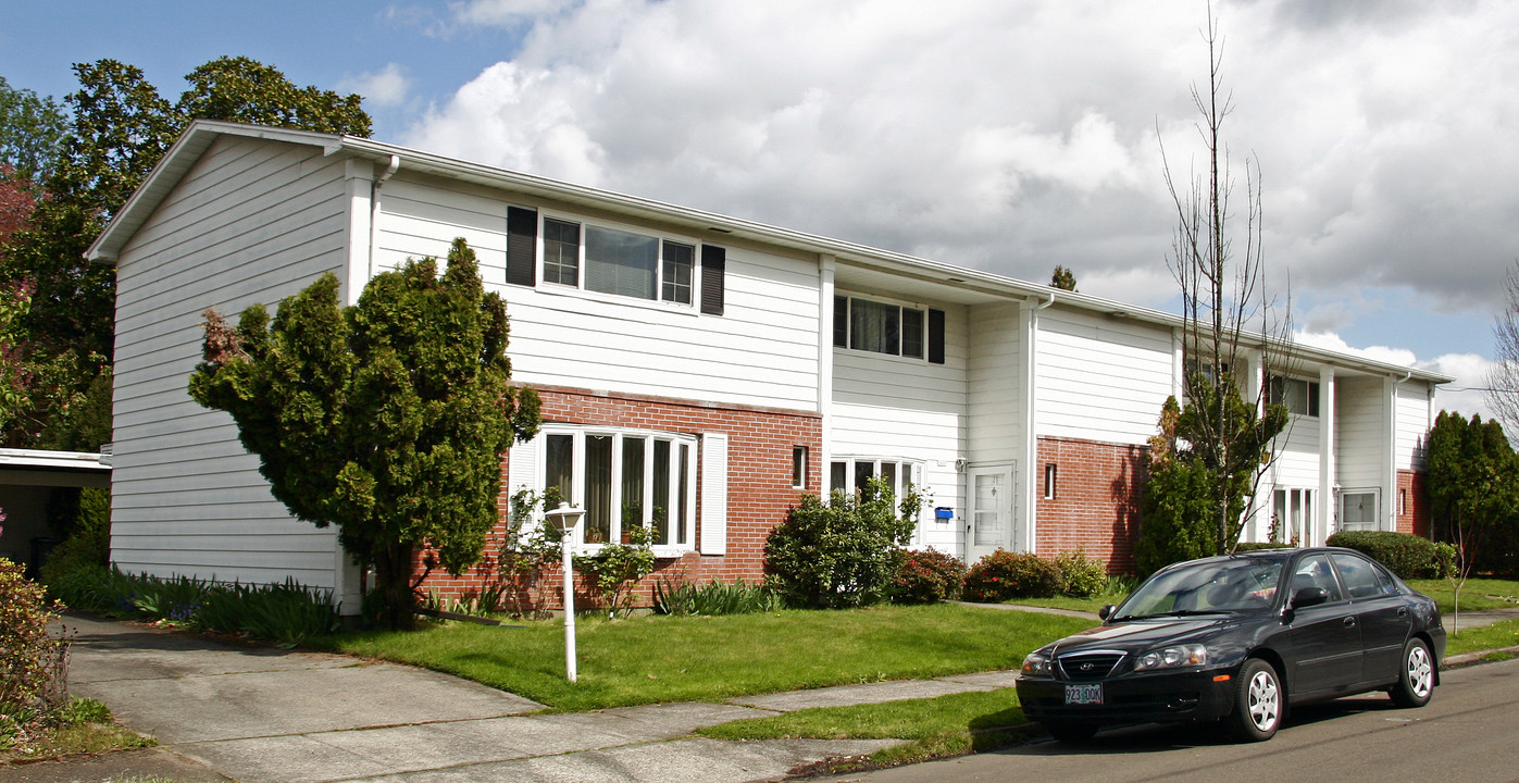 3403-3409 SE Cora Dr in Portland, OR - Foto de edificio