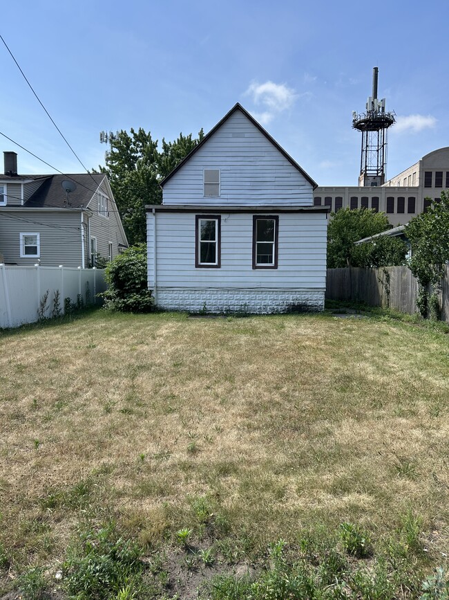 251 Wildwood Rd in Hammond, IN - Building Photo - Building Photo