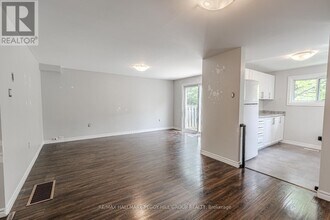 39-39 Laurie Crescent in Barrie, ON - Building Photo - Building Photo