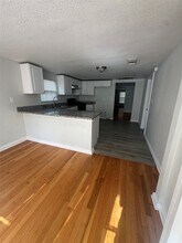 512 Rice St in Angleton, TX - Building Photo - Building Photo