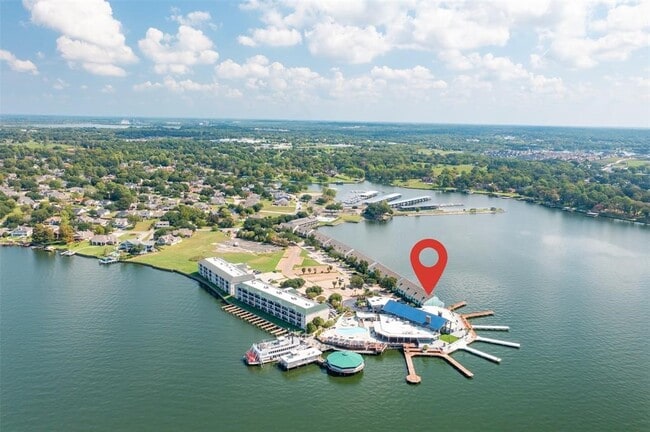 7041 Kingston Cove Ln in Willis, TX - Foto de edificio - Building Photo