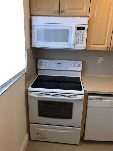 110 SE 2nd St in Hallandale Beach, FL - Building Photo - Building Photo