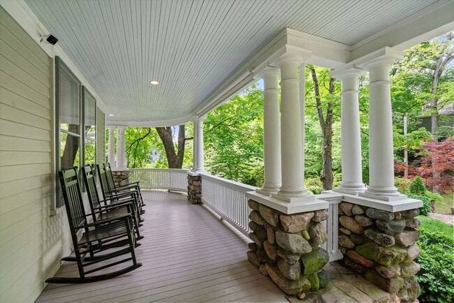 23 Chestnut St in Wellesley, MA - Building Photo - Building Photo