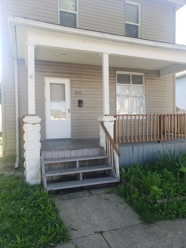 property at 1210 Oakland St