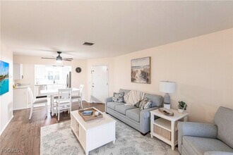 6775 Lake McGregor Cir in Ft. Myers, FL - Building Photo - Building Photo