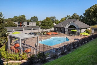 The Pointe at Cedar Grove in Eagan, MN - Building Photo - Building Photo