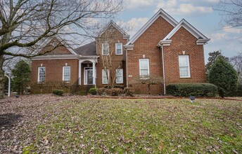 6201 Banbury Station in Brentwood, TN - Foto de edificio - Building Photo
