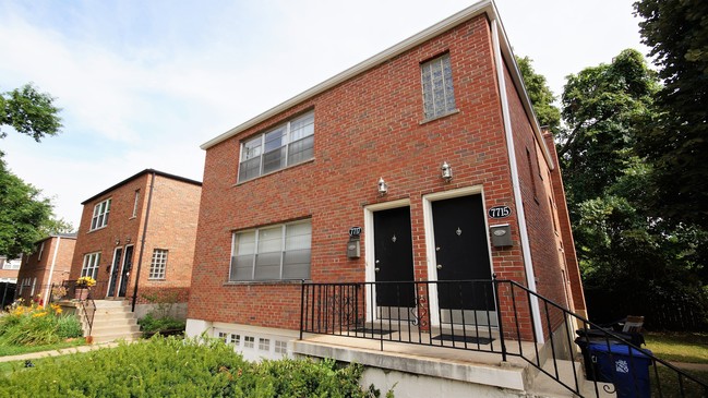 Five Duplex Package in University City in University City, MO - Foto de edificio - Building Photo