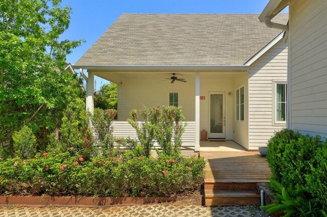 712 Cardinal Ln in Austin, TX - Building Photo - Building Photo