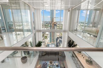 1040 Biscayne Blvd, Unit 4207 in Miami, FL - Building Photo - Building Photo