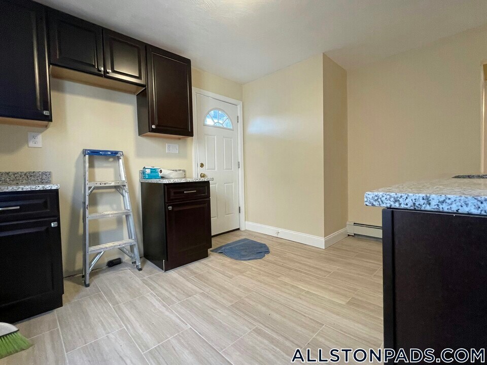 34 Pratt St in Boston, MA - Building Photo