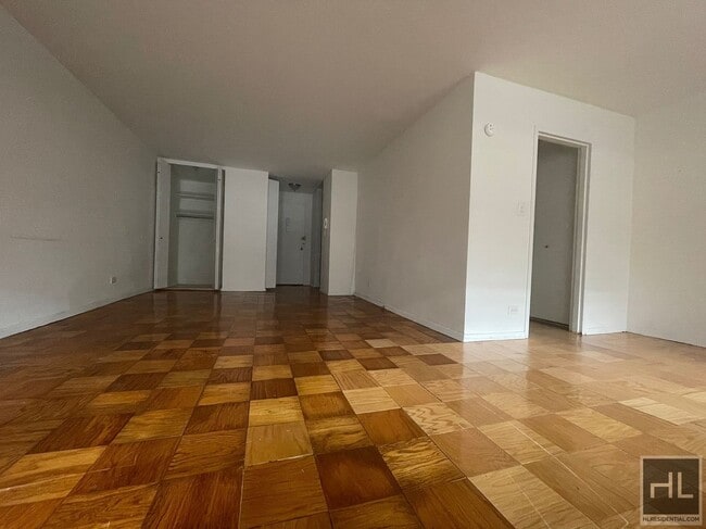 East 82nd Street in New York, NY - Building Photo - Building Photo