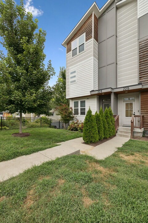 22 N Hill St in Nashville, TN - Building Photo