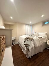 11 Henshaw St, Unit 1 in Boston, MA - Foto de edificio - Building Photo