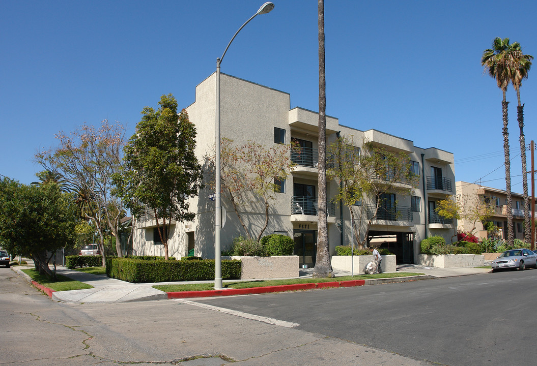 4671 Rosewood Ave in Los Angeles, CA - Building Photo